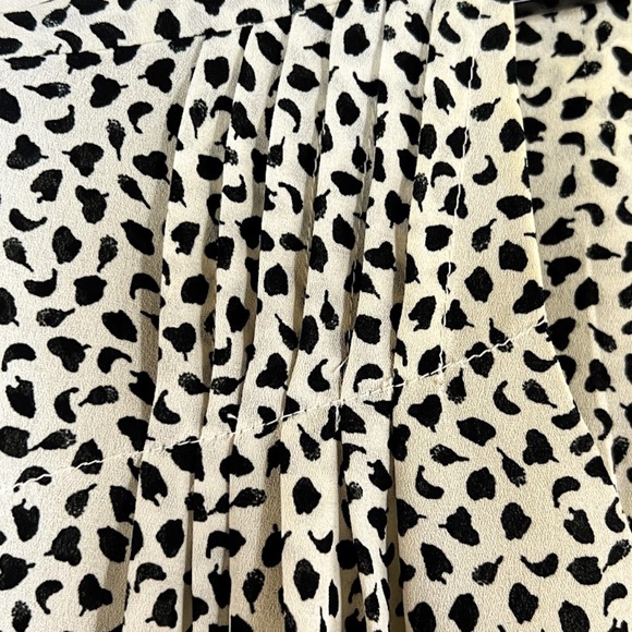 H&M Leaf Design Button Down Sheer Blouse ⭐️2X Host Pick ⭐️ - Picture 5 of 9